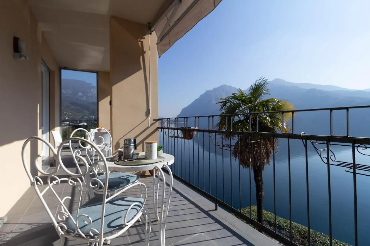 Mamma Ciccia Holiday Home - Waterfront Apartment Mandello del Lario
