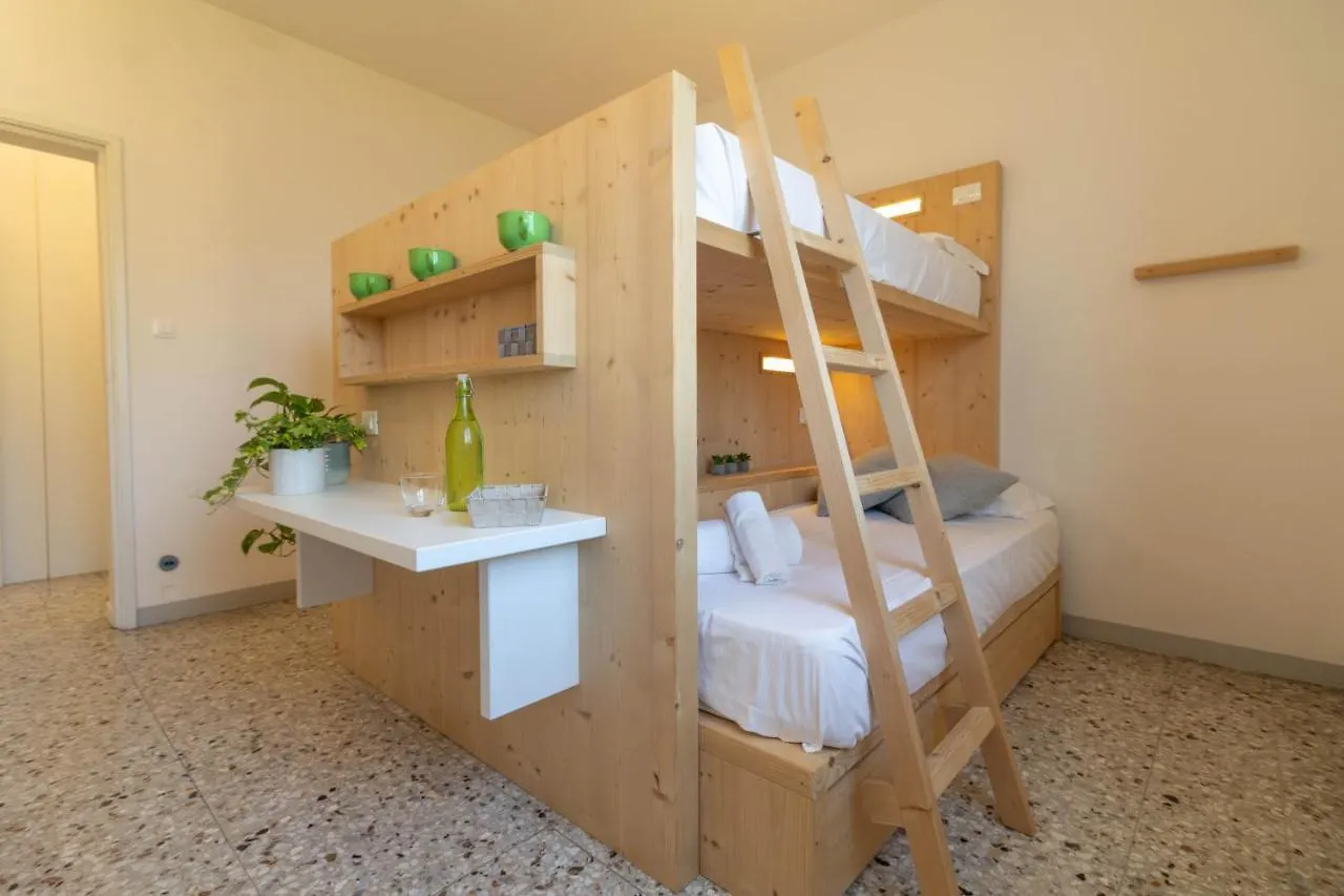 Mamma Ciccia Holiday Home - Waterfront Apartment Mandello del Lario 0*,  Italie