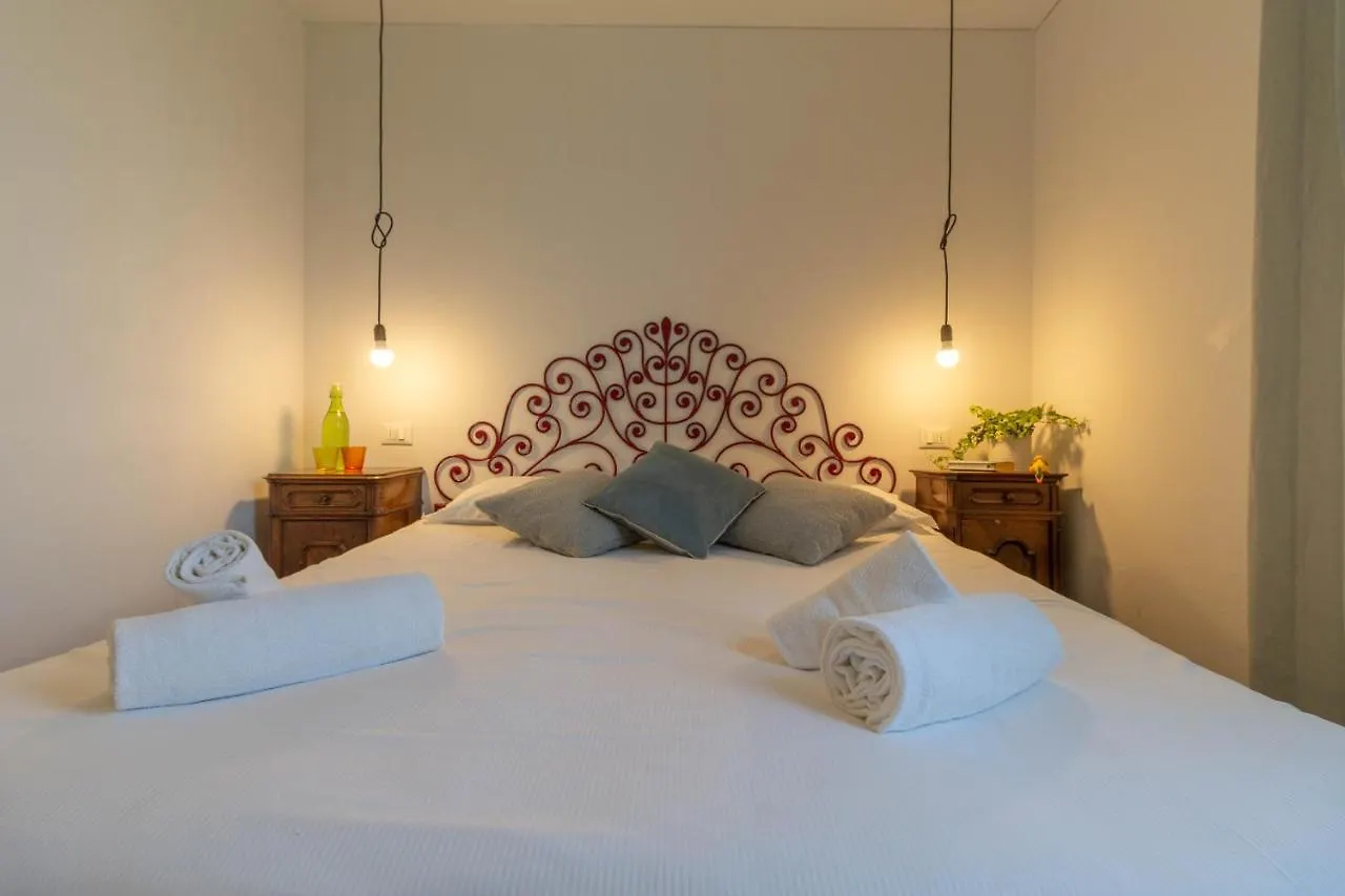 Mamma Ciccia Holiday Home - Waterfront Apartment Mandello del Lario 0*,  Italie