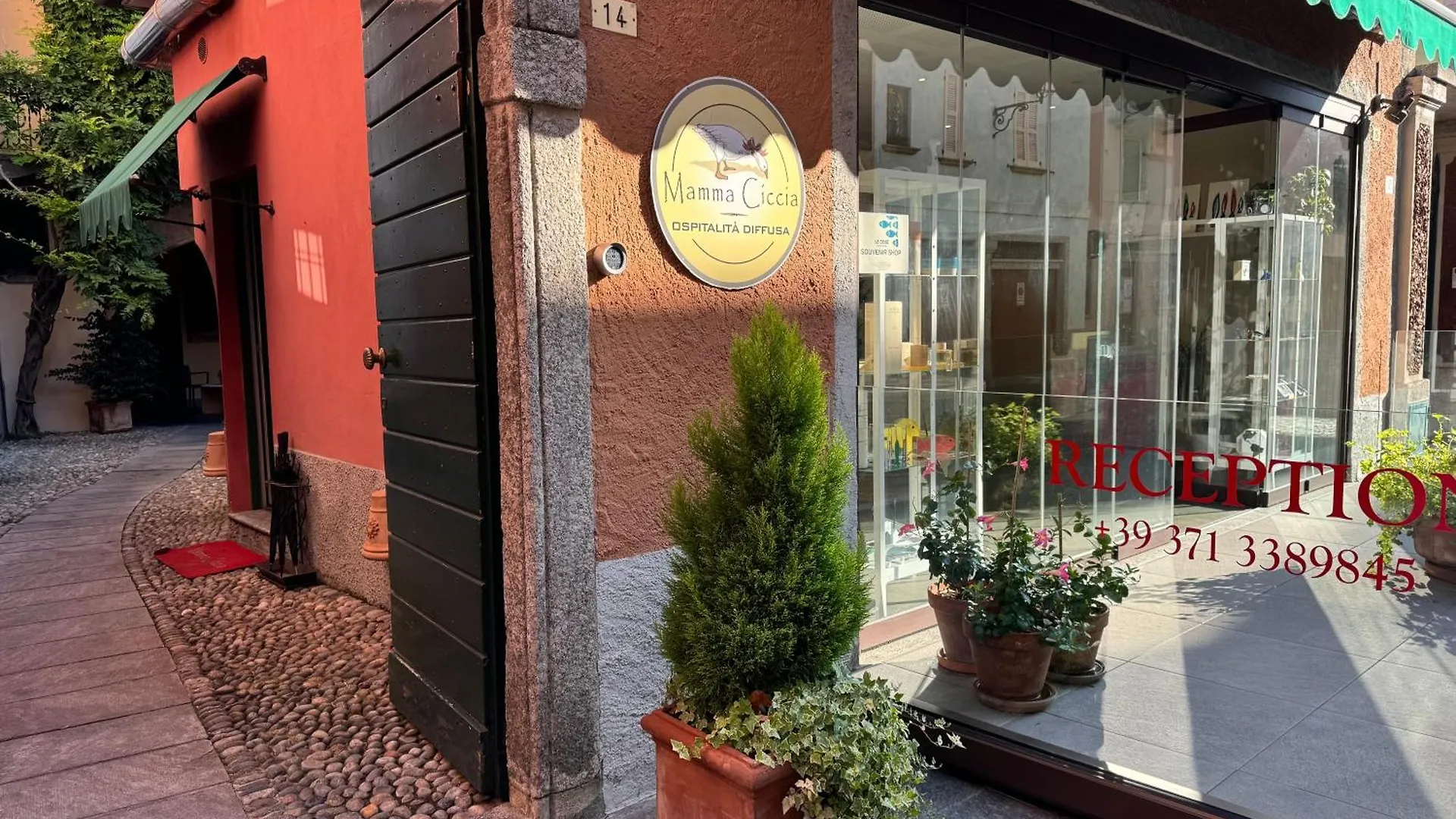Mamma Ciccia Holiday Home - Waterfront Apartment Mandello del Lario